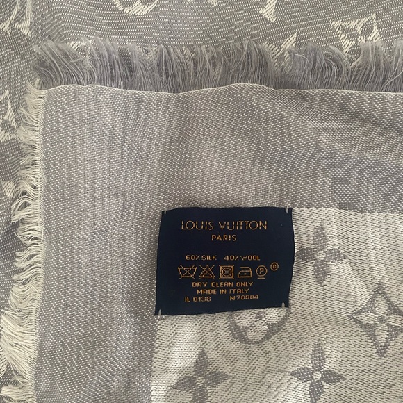 Louis Vuitton monogram shawl (scarf) - Picture 7 of 8